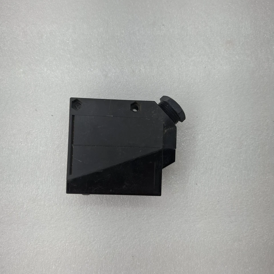 OMRON E3JM-R4M4 SENSOR E3JMR4M4